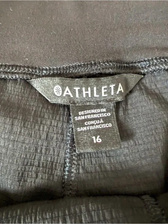 Athleta Trekkie North Mid Rise Short - Picture 8 of 9